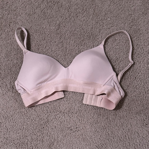 PINK Victoria's Secret Blush Bra - Picture 1 of 1
